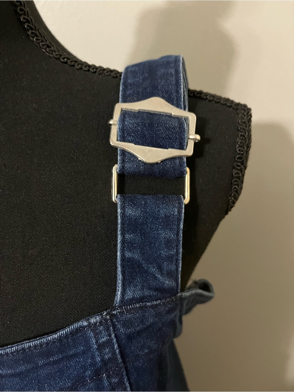 Denim Knee length dress. Pre-Owned Condition-Good. Size XL(14/16) - Picture 4 of 4